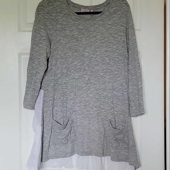 Comfy Grey tunic with lace and pockets